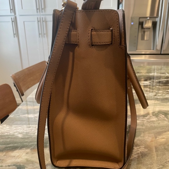 Beautiful mid size tote by Michael Kors - Picture 2 of 10